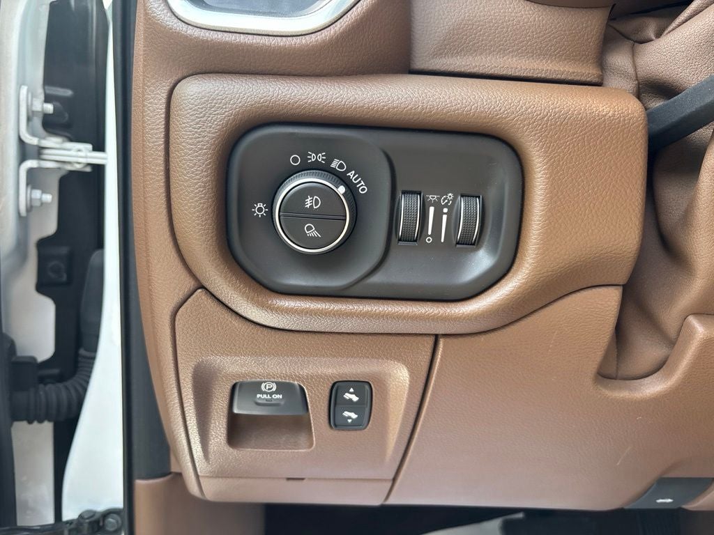 2020 RAM 1500 Laramie Quad Cab 4x4 6'4' Box