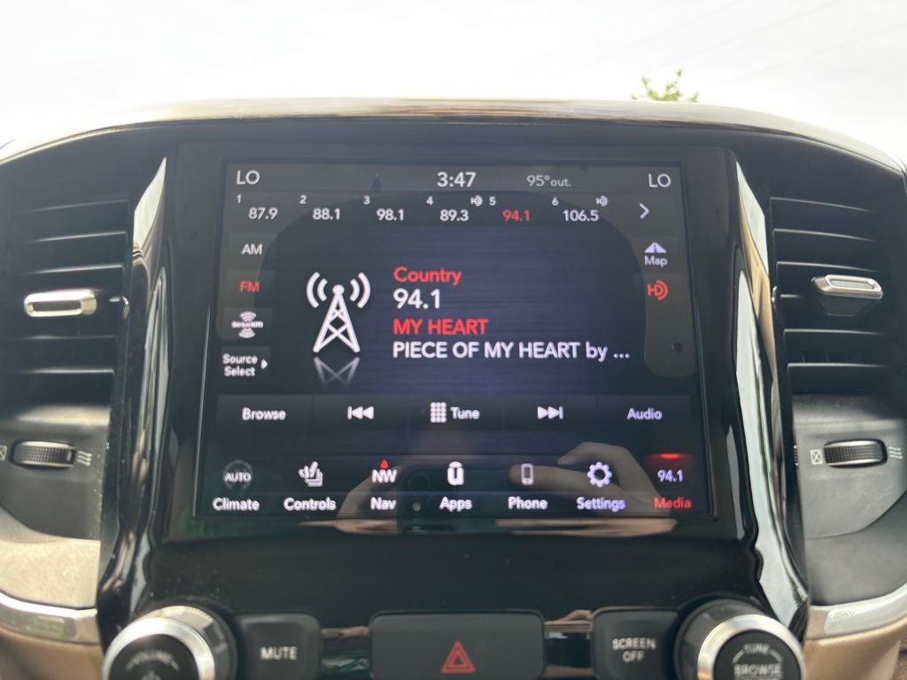 2020 RAM 1500 Laramie Quad Cab 4x4 6'4' Box