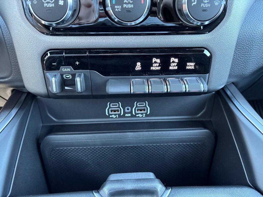 2027 RAM Ram 1500 RAM 1500 BIG HORN CREW CAB 4X4 5'7' BOX