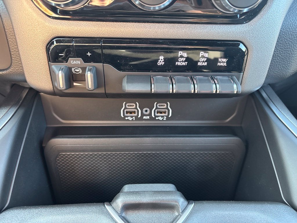 2027 RAM Ram 1500 RAM 1500 BIG HORN CREW CAB 4X4 5'7' BOX