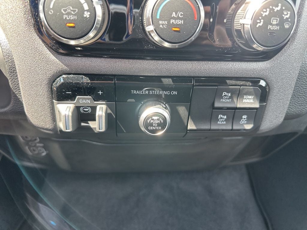 2026 RAM Ram 1500 RAM 1500 TRADESMAN CREW CAB 4X4 5'7' BOX