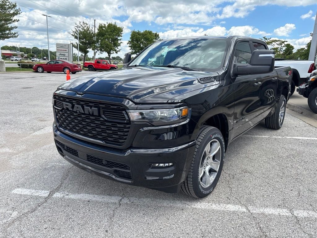 2026 RAM Ram 1500 RAM 1500 EXPRESS CREW CAB 4X4 5'7' BOX