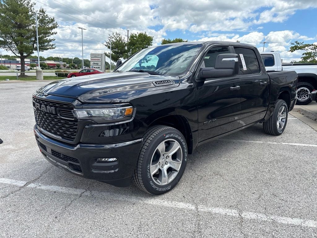 2026 RAM Ram 1500 RAM 1500 EXPRESS CREW CAB 4X4 5'7' BOX