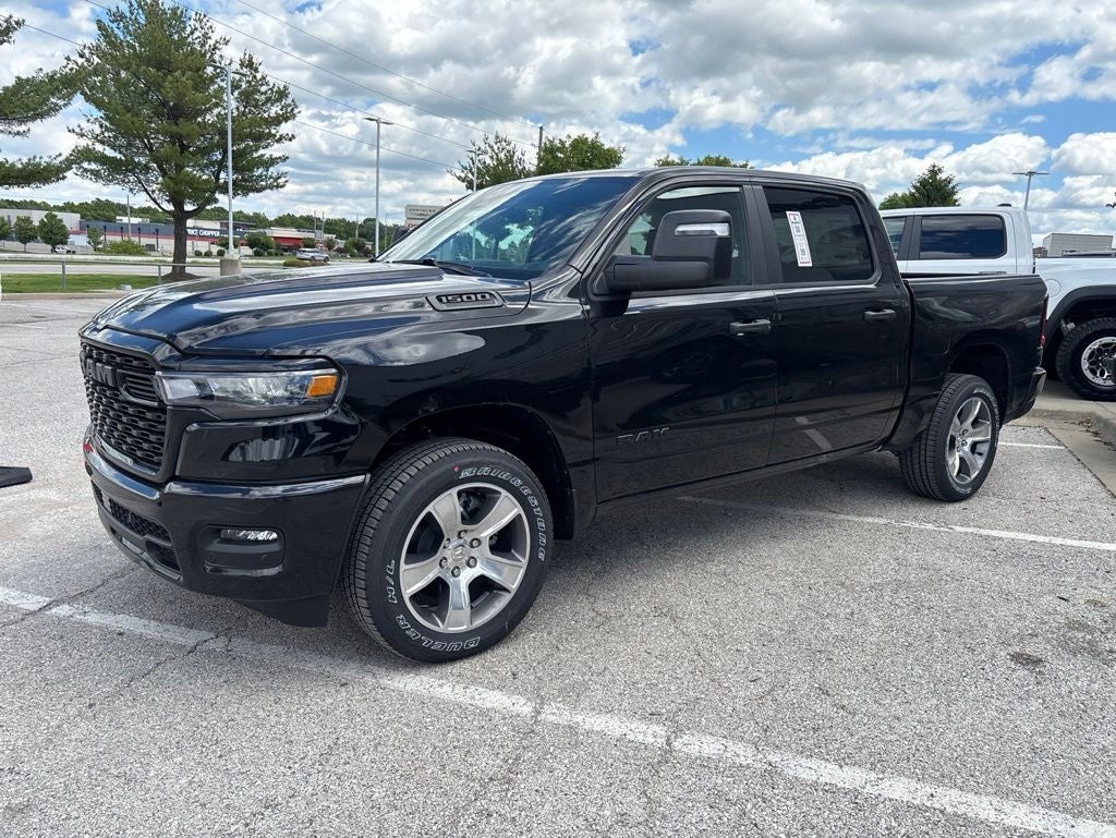 2026 RAM Ram 1500 RAM 1500 EXPRESS CREW CAB 4X4 5'7' BOX