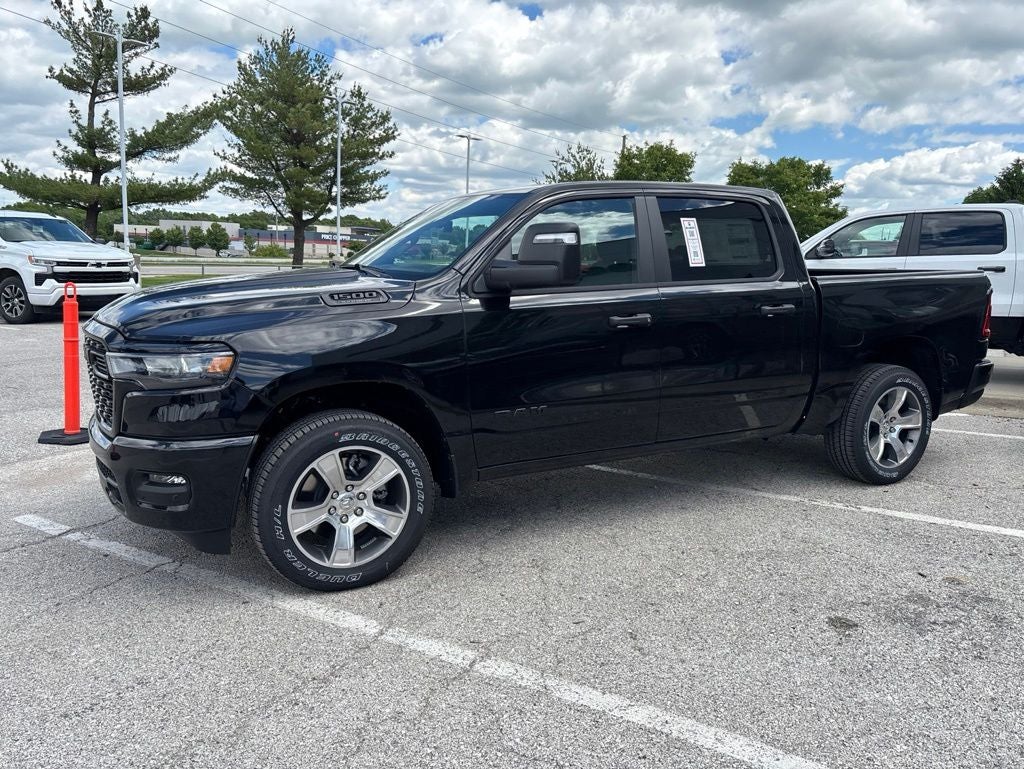 2026 RAM Ram 1500 RAM 1500 EXPRESS CREW CAB 4X4 5'7' BOX