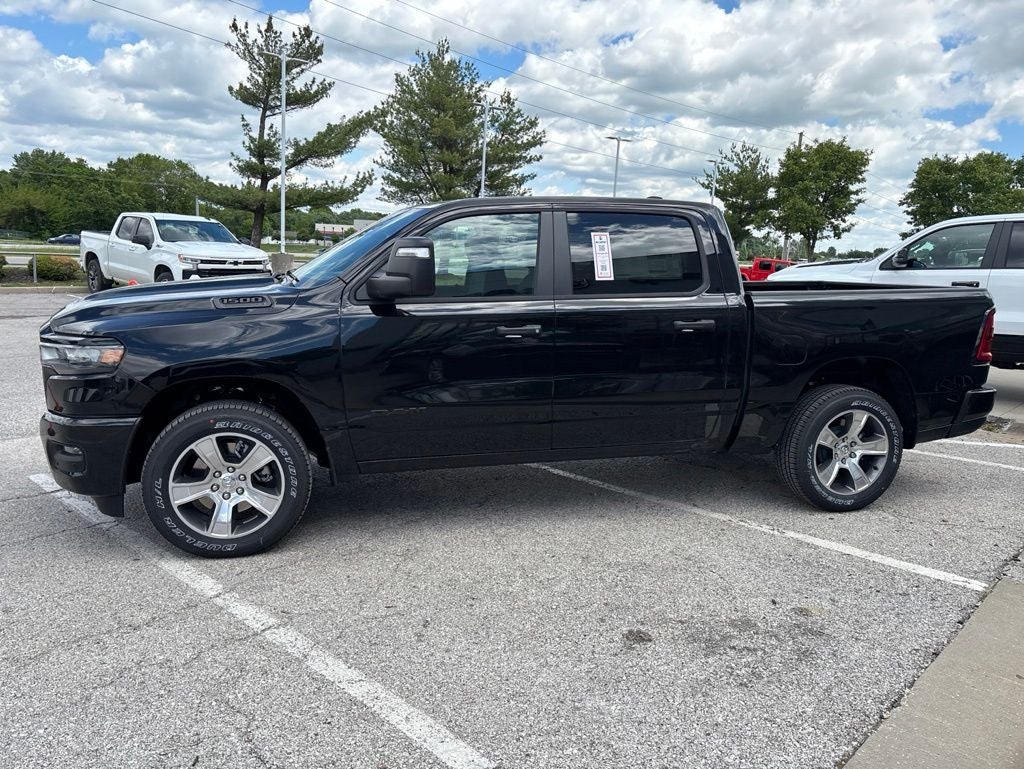 2026 RAM Ram 1500 RAM 1500 EXPRESS CREW CAB 4X4 5'7' BOX