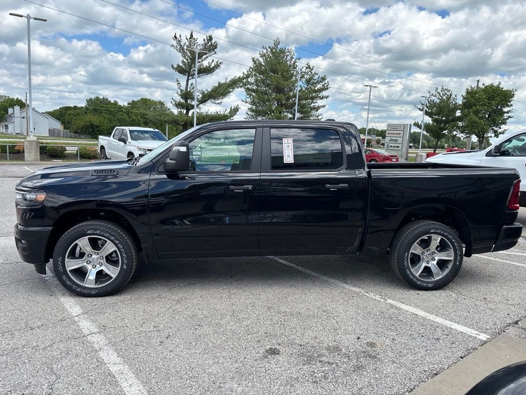 2026 RAM Ram 1500 RAM 1500 EXPRESS CREW CAB 4X4 5'7' BOX
