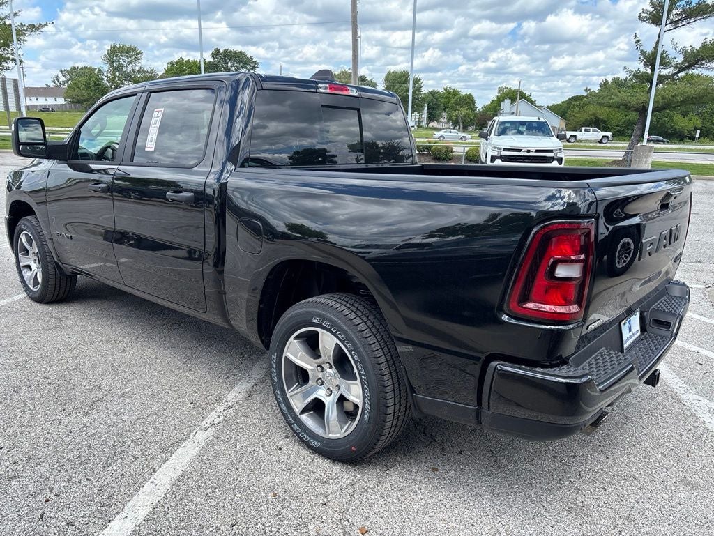 2026 RAM Ram 1500 RAM 1500 EXPRESS CREW CAB 4X4 5'7' BOX