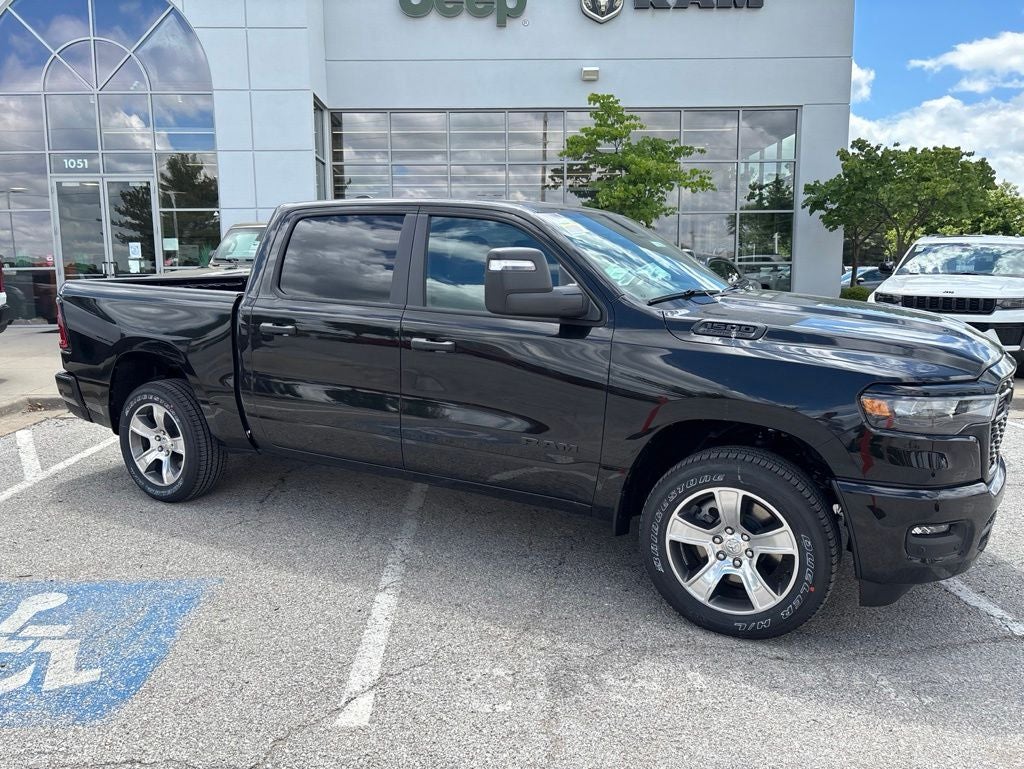 2026 RAM Ram 1500 RAM 1500 EXPRESS CREW CAB 4X4 5'7' BOX