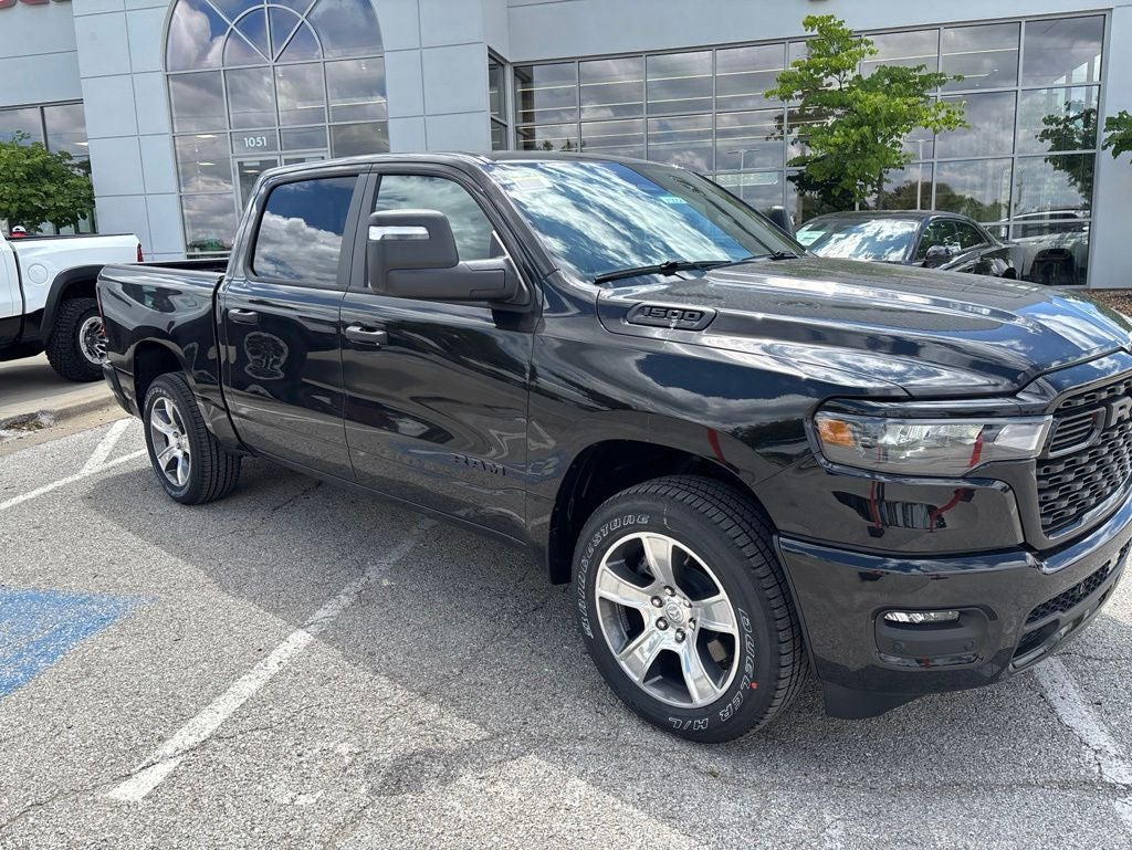 2026 RAM Ram 1500 RAM 1500 EXPRESS CREW CAB 4X4 5'7' BOX