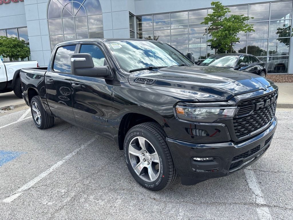 2026 RAM Ram 1500 RAM 1500 EXPRESS CREW CAB 4X4 5'7' BOX