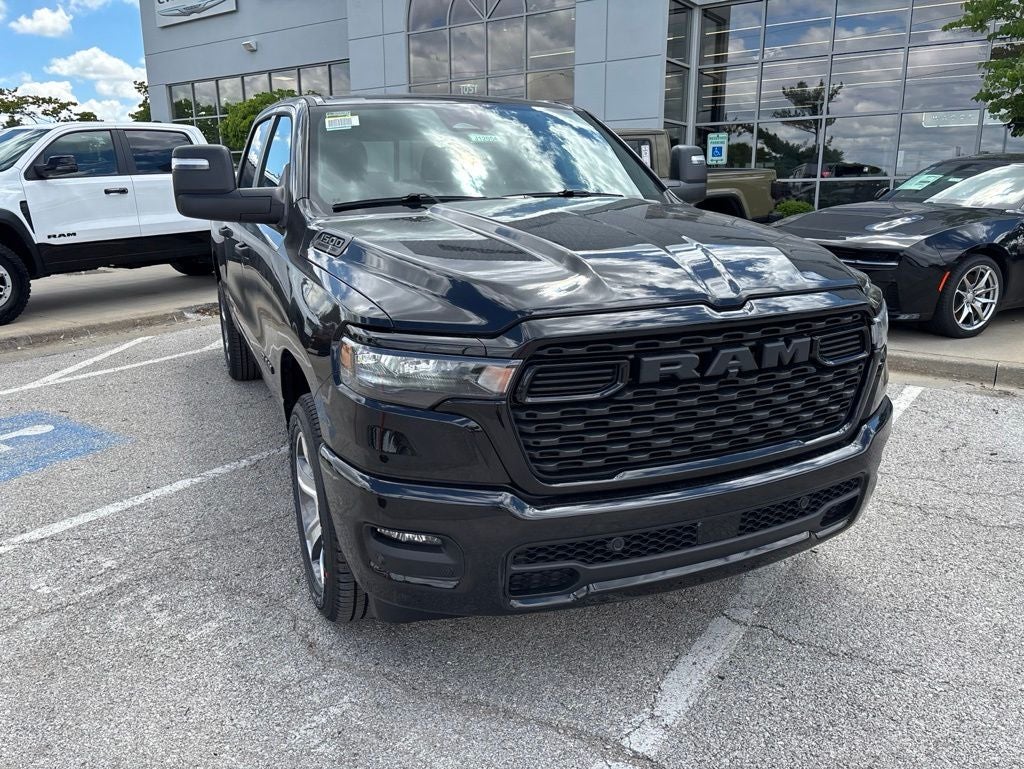 2026 RAM Ram 1500 RAM 1500 EXPRESS CREW CAB 4X4 5'7' BOX