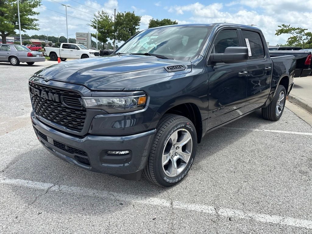 2026 RAM Ram 1500 RAM 1500 EXPRESS CREW CAB 4X4 5'7' BOX