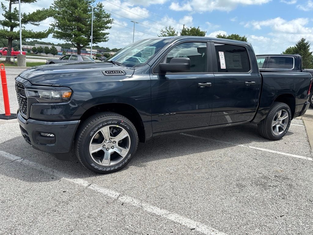2026 RAM Ram 1500 RAM 1500 EXPRESS CREW CAB 4X4 5'7' BOX