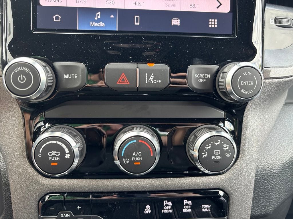 2026 RAM Ram 1500 RAM 1500 EXPRESS CREW CAB 4X4 5'7' BOX