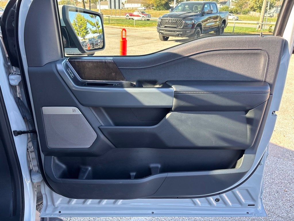 2023 Ford F-150 Lightning LARIAT