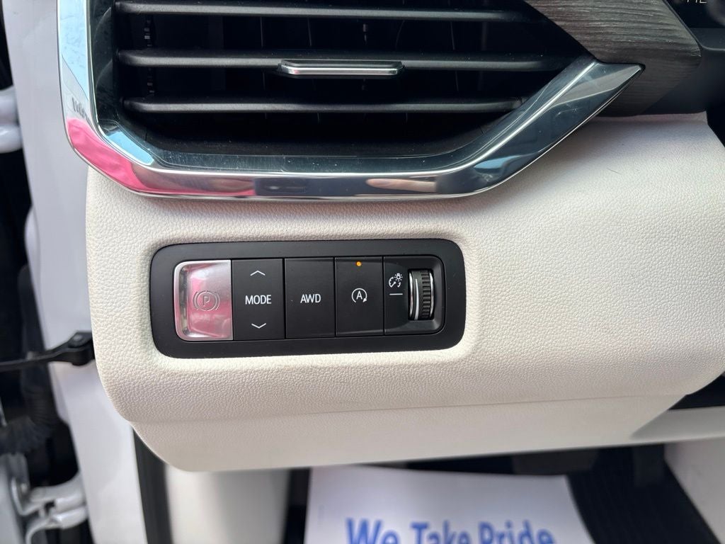 2024 GMC Acadia Denali