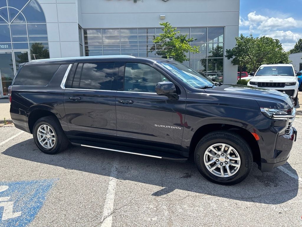 2024 Chevrolet Suburban 4WD LT
