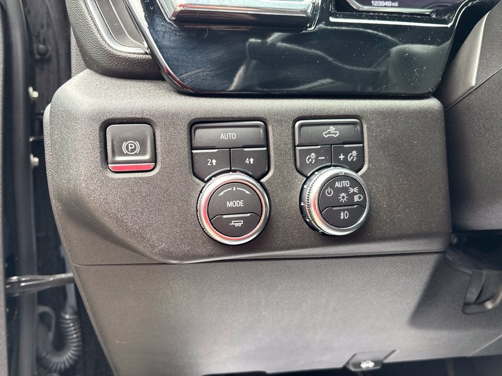 2024 GMC Sierra 1500 4WD Crew Cab Short Box Elevation with 3VL