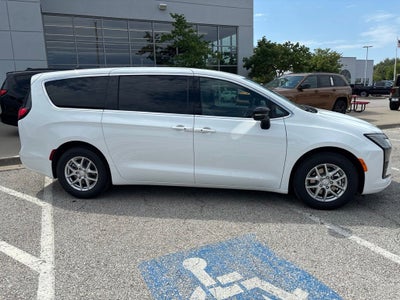 2027 Chrysler Pacifica PACIFICA SELECT