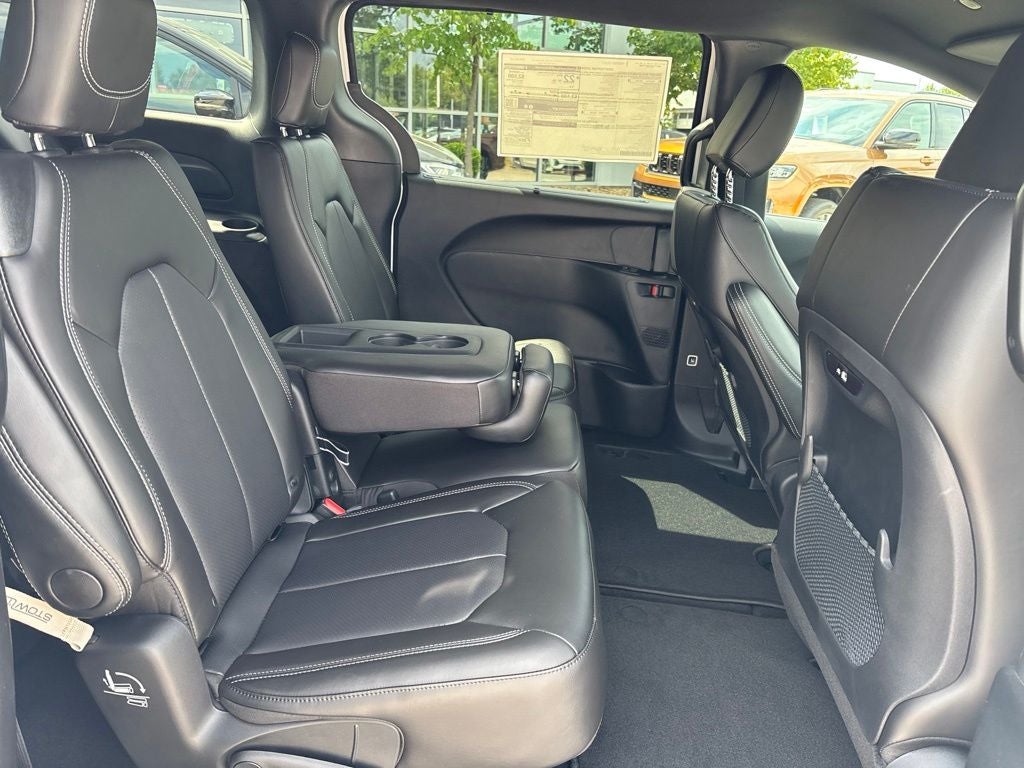 2027 Chrysler Pacifica PACIFICA SELECT