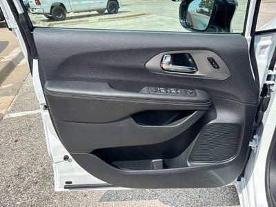 2027 Chrysler Pacifica PACIFICA SELECT
