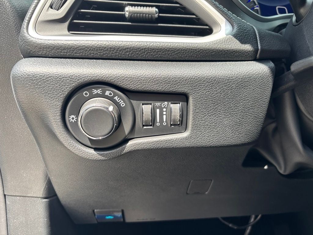 2027 Chrysler Pacifica PACIFICA SELECT