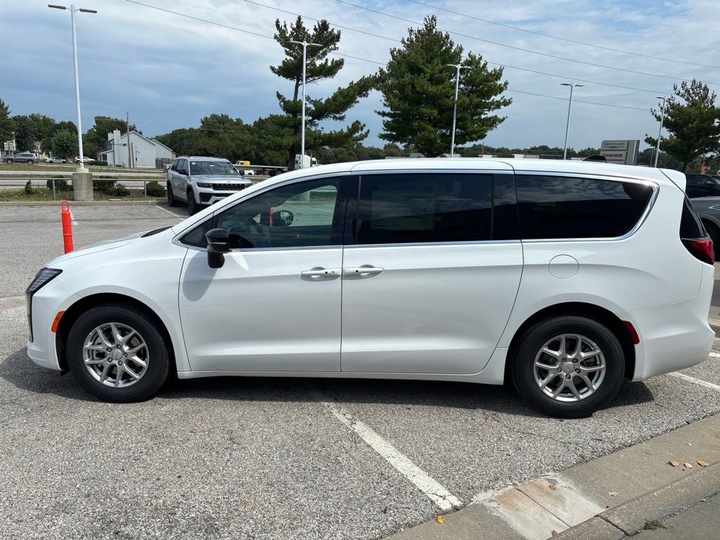 2027 Chrysler Pacifica PACIFICA SELECT