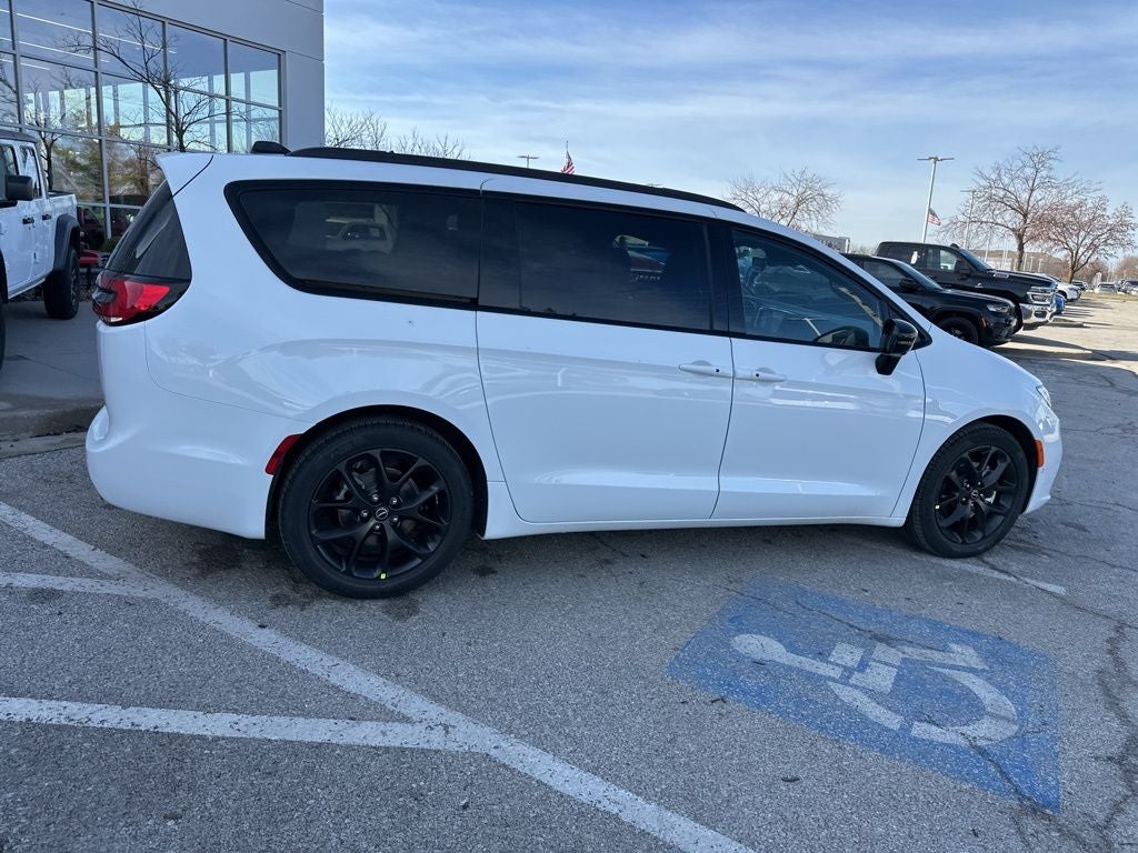 2026 Chrysler Pacifica PACIFICA SELECT