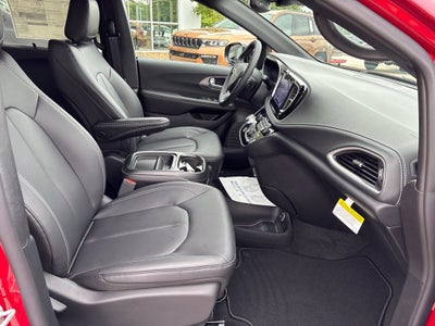 2027 Chrysler Pacifica PACIFICA SELECT