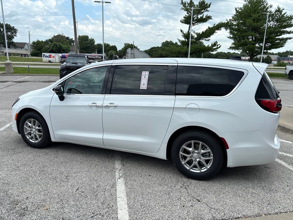 2027 Chrysler Pacifica PACIFICA SELECT