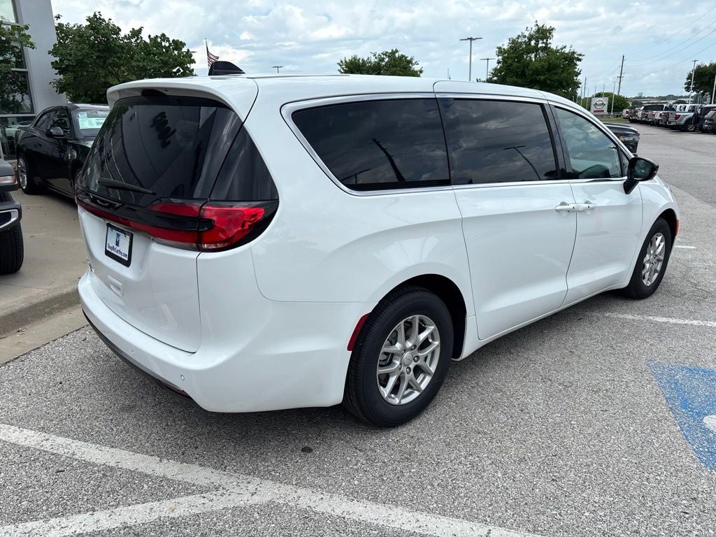 2027 Chrysler Pacifica PACIFICA SELECT