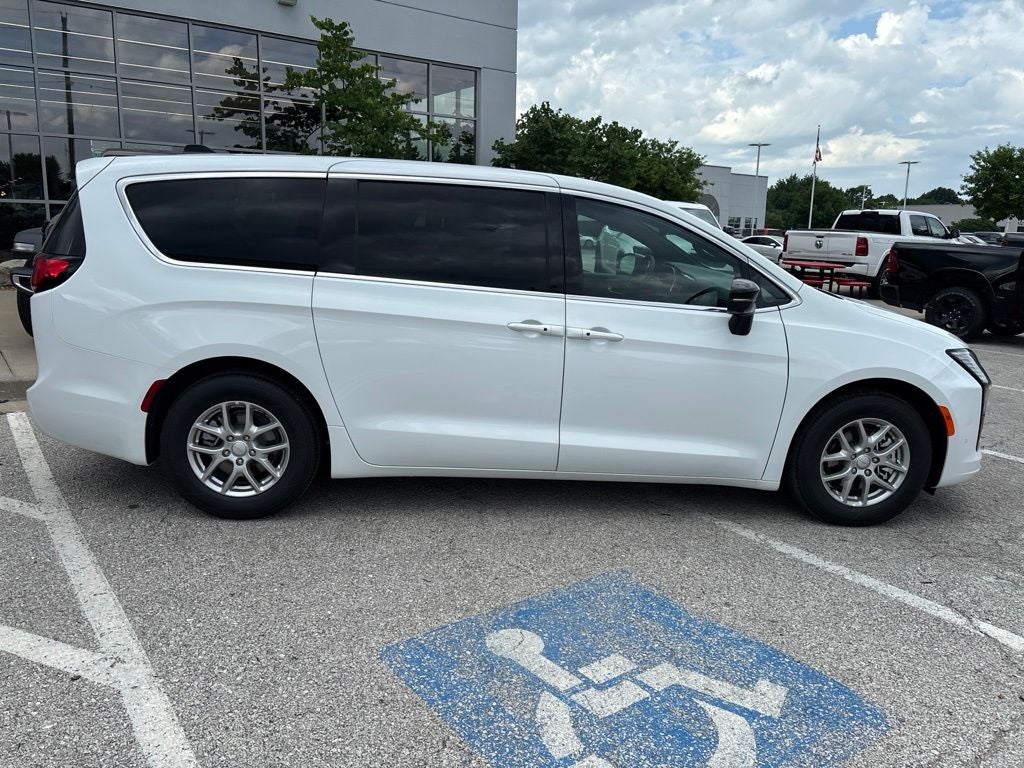 2027 Chrysler Pacifica PACIFICA SELECT