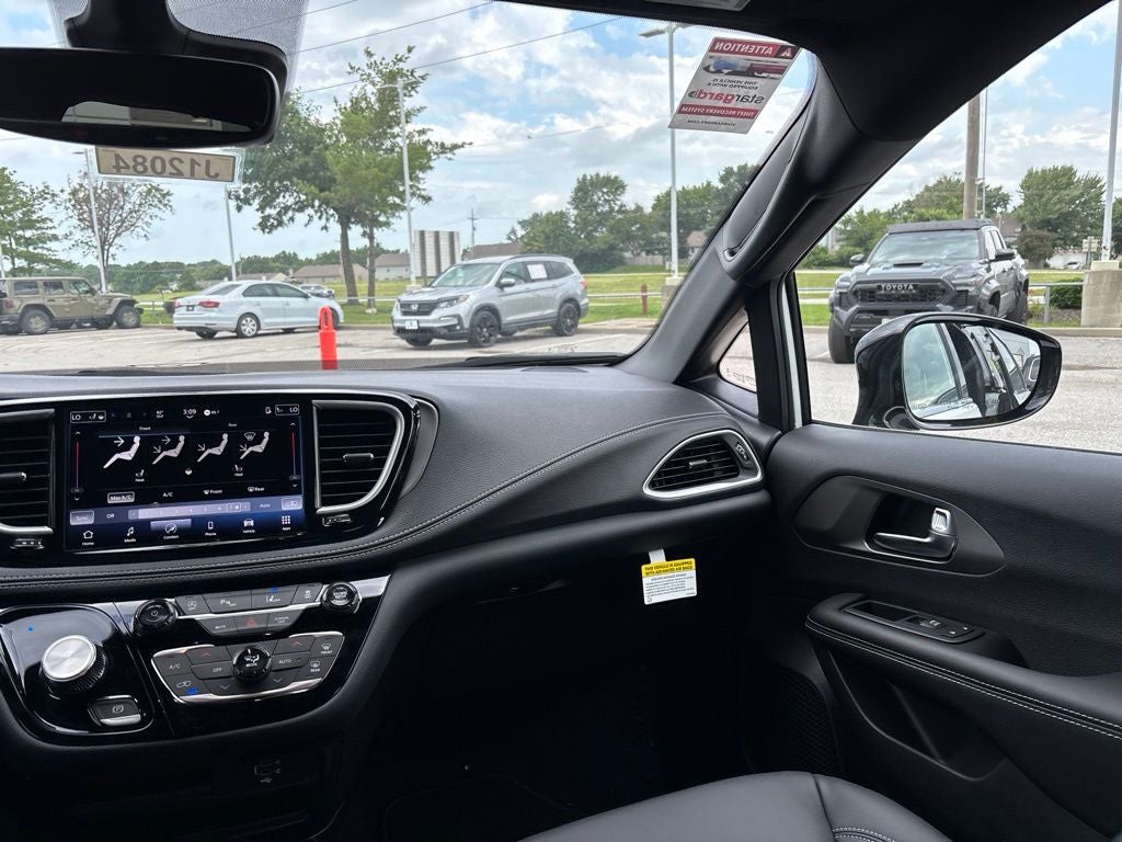 2027 Chrysler Pacifica PACIFICA SELECT