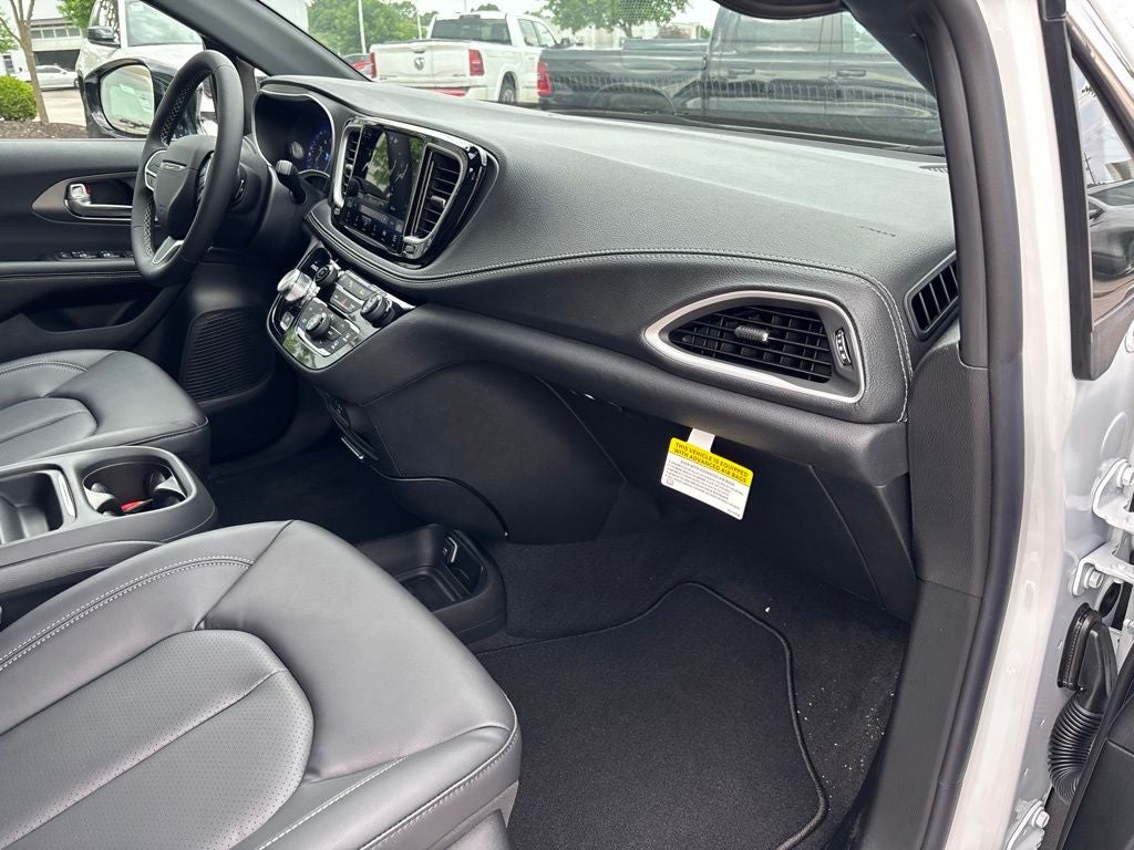 2027 Chrysler Pacifica PACIFICA SELECT