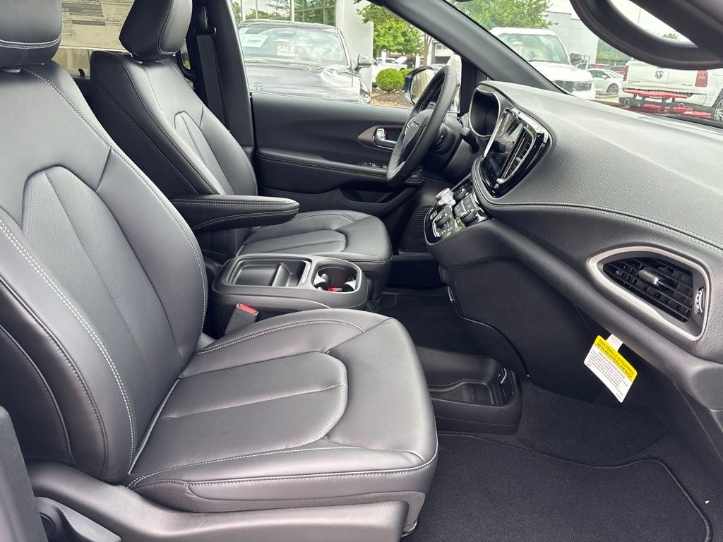 2027 Chrysler Pacifica PACIFICA SELECT