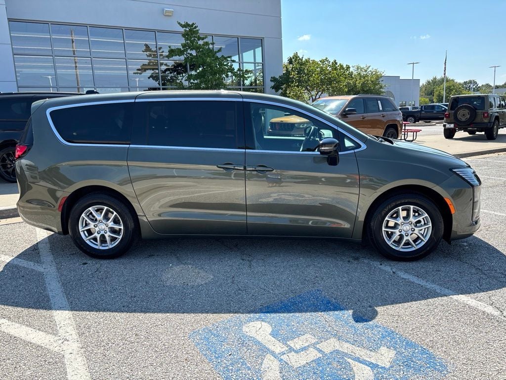 2027 Chrysler Pacifica PACIFICA SELECT
