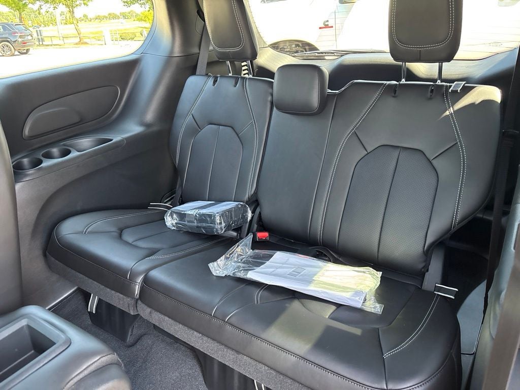 2027 Chrysler Pacifica PACIFICA SELECT