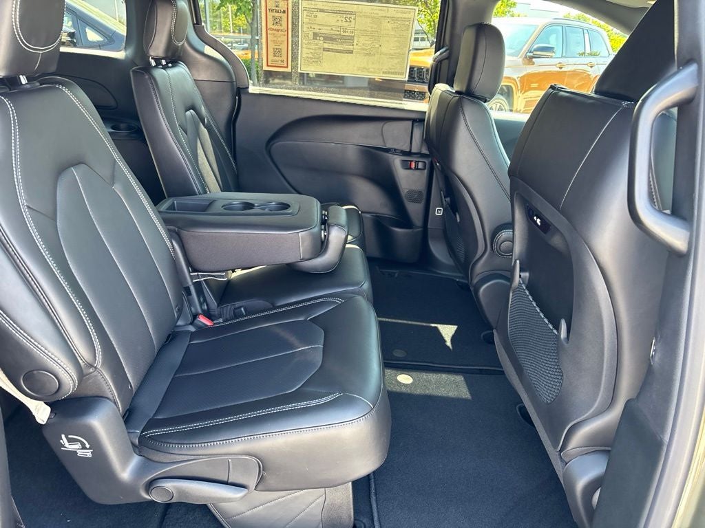 2027 Chrysler Pacifica PACIFICA SELECT