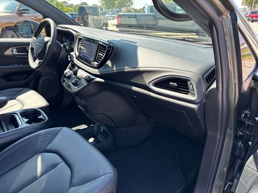2027 Chrysler Pacifica PACIFICA SELECT