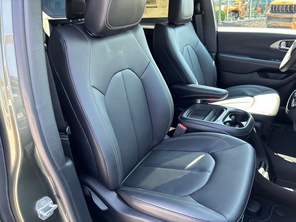 2027 Chrysler Pacifica PACIFICA SELECT
