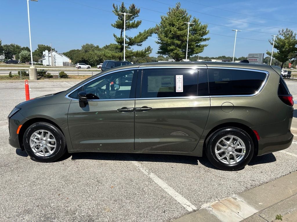 2027 Chrysler Pacifica PACIFICA SELECT