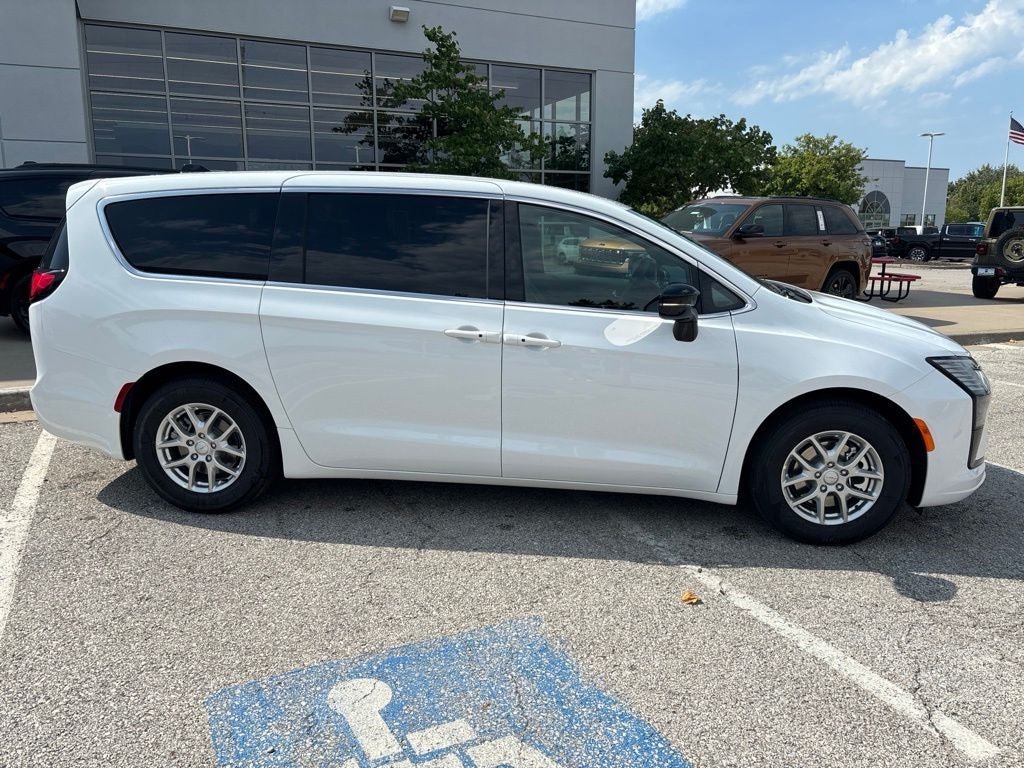 2027 Chrysler Pacifica PACIFICA SELECT