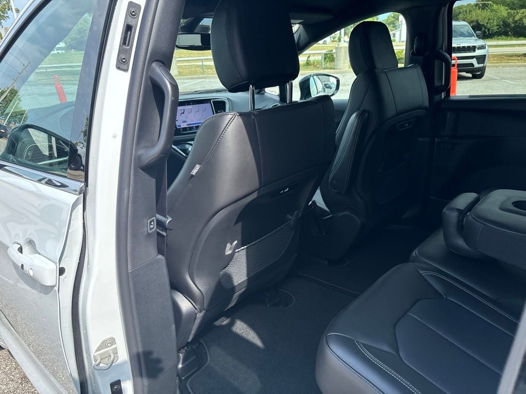 2027 Chrysler Pacifica PACIFICA SELECT