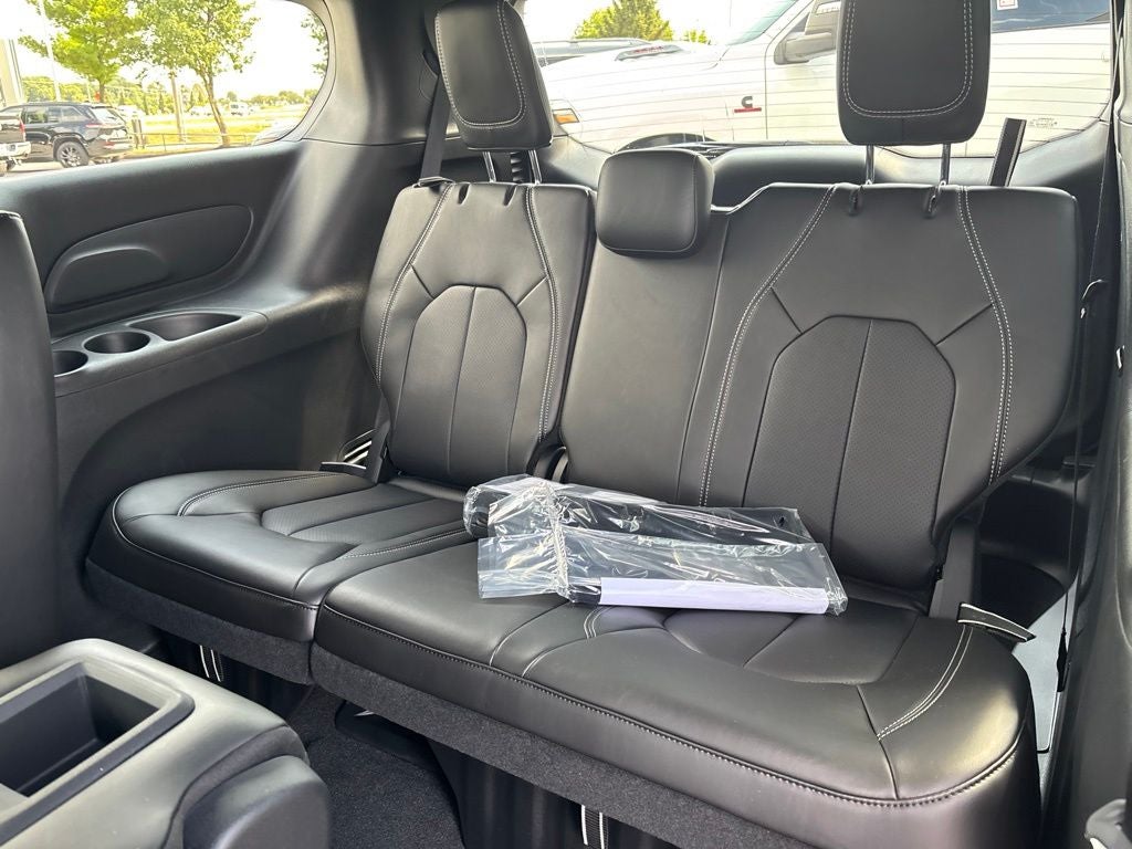 2027 Chrysler Pacifica PACIFICA SELECT