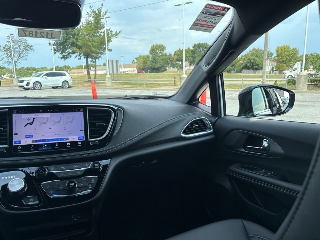 2027 Chrysler Pacifica PACIFICA SELECT
