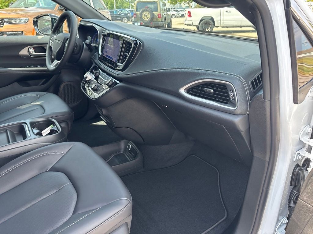 2027 Chrysler Pacifica PACIFICA SELECT