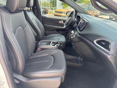 2027 Chrysler Pacifica PACIFICA SELECT