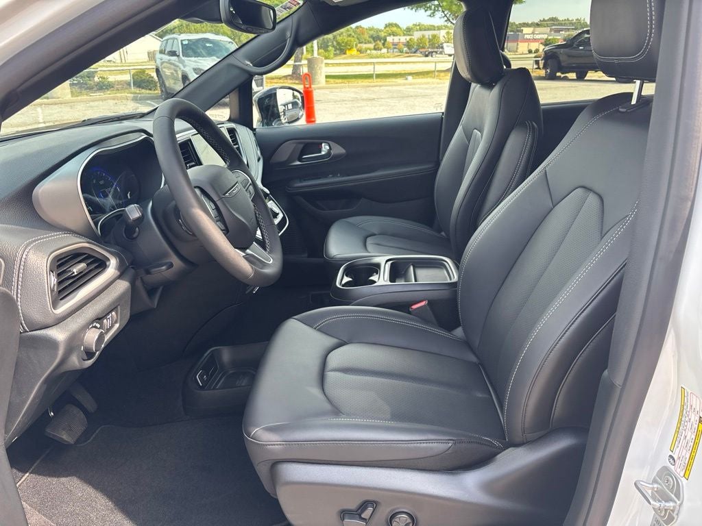 2027 Chrysler Pacifica PACIFICA SELECT