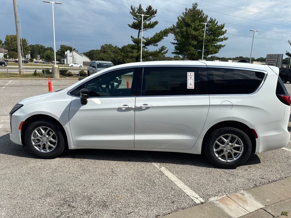 2027 Chrysler Pacifica PACIFICA SELECT